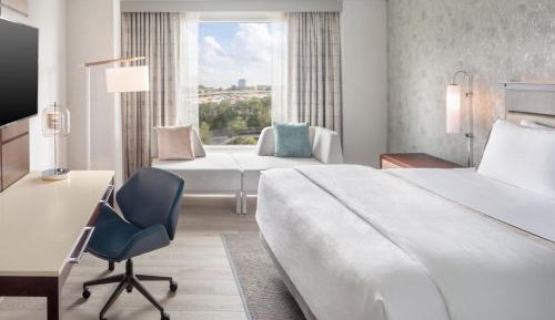 Deluxe King Room