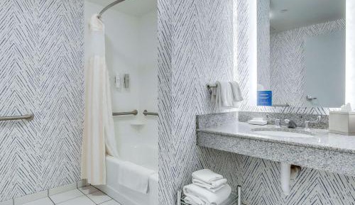 King Room with Tub - Mobility and Hearing Access
