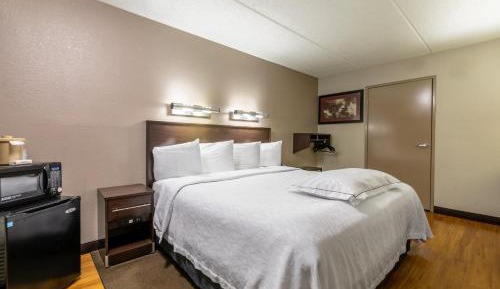 Premium King Room Disability Access Smoke Free (Upgraded Bedding & Snack)
