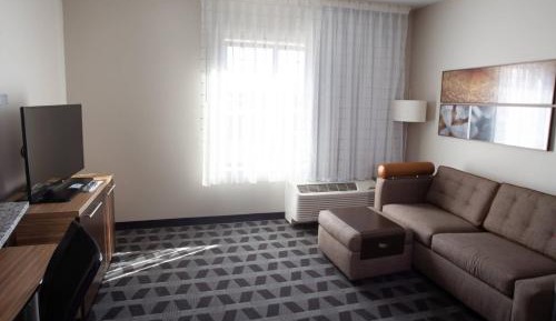One-Bedroom Queen Suite