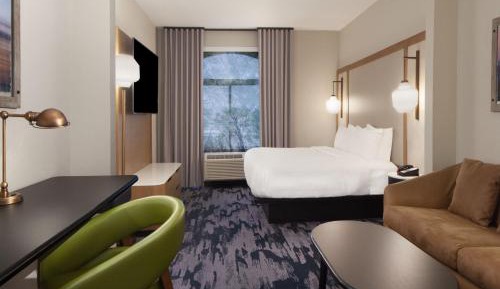 King Guest Room with Sofa Bed