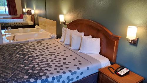 Suite with Hot Tub