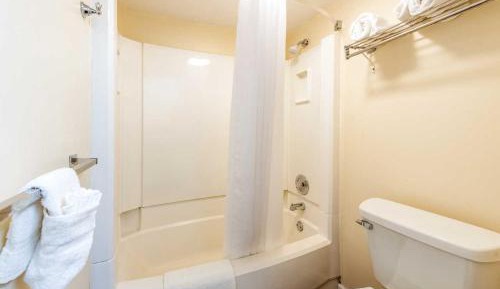 Queen Room - Accessible/Non-Smoking
