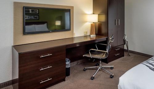 Queen Suite - Accessible/Non-Smoking