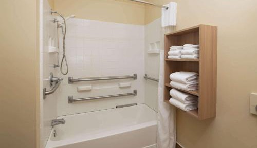 Deluxe Queen Room with Two Queen Beds- Disability Access - Non-Smoking