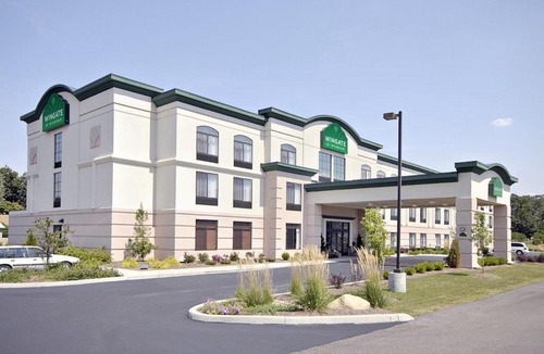 Vienna Hotel | Wingate by Wyndham Vienna/Parkersburg