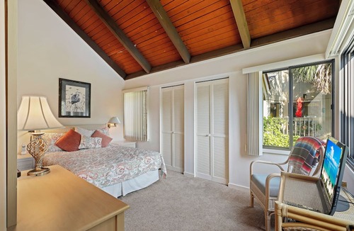 Night Heron Condo | New Listing 2 BR Night Heron Close to Beach w Lagoon Views Sleeps 6 King 4 Twins