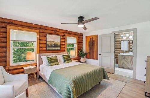 White Bluff Cabin | Peaceful White Bluff Vacation Rental w/ Pool!