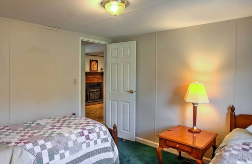 Ooltewah Cottage | Ooltewah Cabin w/Grill, Pool Table & Porch!