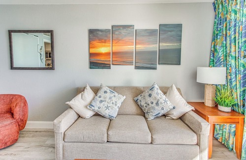 Crescent Beach Apartment | Remodeled Condo w/Hot Tub in N Myrtle Beach!