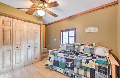 Valley Creek Run Cottage | Best Location - Maggie Valley Cabin w/Hot Tub!
