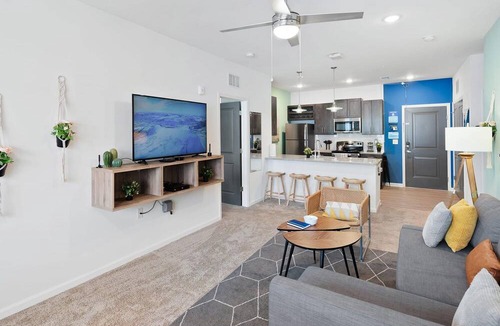 Avery Creek Apartment | South Asheville Getaway 2 BDR Apt Gym Pool