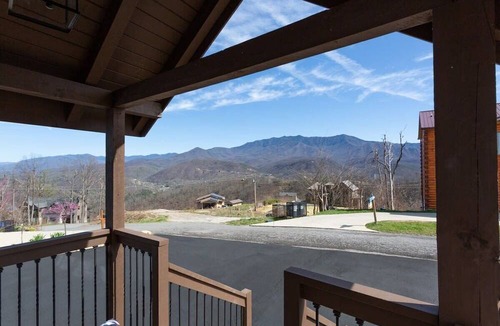 Chalet Village North Cabin | Million Dollar Views/Near Downtown Gatlinburg/New
