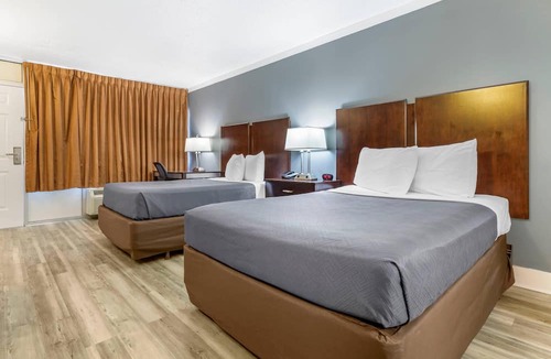 Conway Hotel | Econo Lodge Conway Central