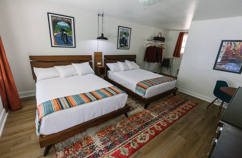 Maggie Valley Hotel | Route 19 Inn