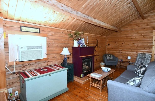 Berkeley Springs Cabin | Whispering Hills - Couples Getaway