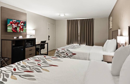 Monroe Hotel | Red Roof Inn & Suites Monroe, NC