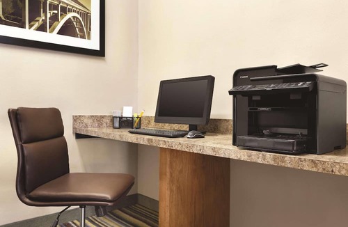 Wytheville Hotel | Country Inn & Suites by Radisson, Wytheville, VA