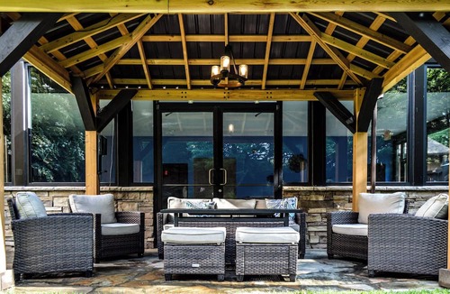 Flat Rock Hotel | The Lodge at Flat Rock