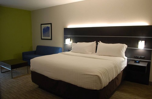 Kingsport Hotel | Holiday Inn Express Hotel and Suites Kingsport by IHG