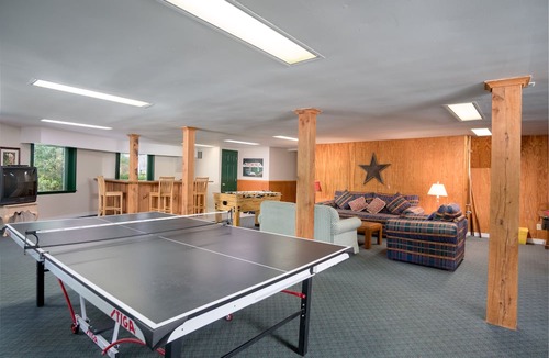 Flat Rock Cabin | Highland Lake Inn & Resort