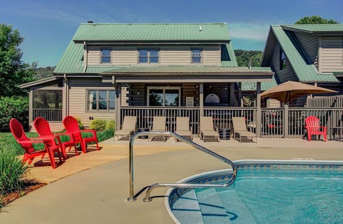Arden House | Avery's Creek: Private swimming pool! Close to Asheville & Biltmore Park. Family & group FUN!