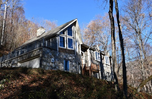 Laurel Ridge House | Mountain Chalet with Beautiful Views, Pet Friendly, 6 Bdrms, 2 kings