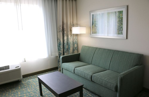 Flat Rock Hotel | Holiday Inn Express & Suites Hendersonville SE - Flat Rock by IHG