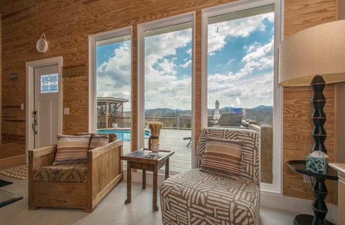 Candler House | Poolside ADU w Sauna Free Tix Tiki Bar Retreat