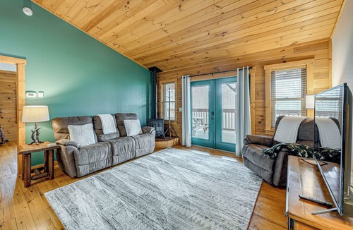 Bryson City Cottage | Mtn-view Bryson City Cabin: 1 Mi to Deep Creek!