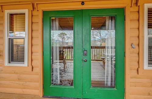 Bryson City Cottage | Mtn-view Bryson City Cabin: 1 Mi to Deep Creek!