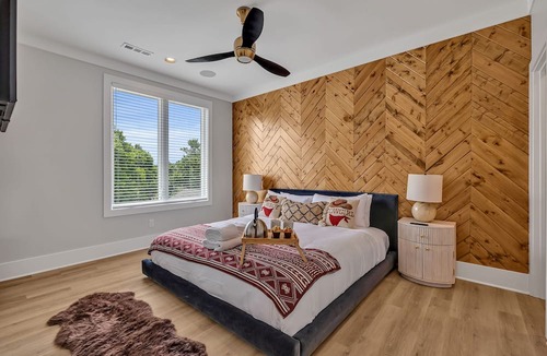 Berry Hill Cottage | Bass - Private Rooftop - 8 Mins to Broadway