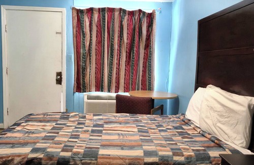 Cleveland Hotel | Holiday Motel by Belvilla Cleveland, TN