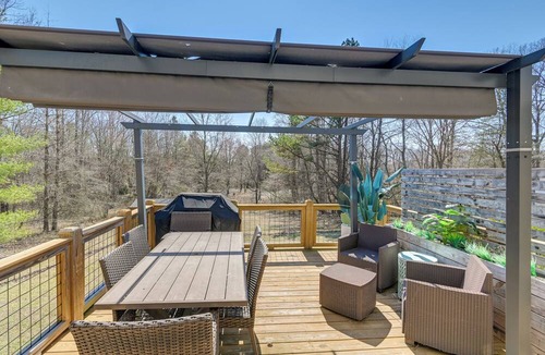 Fairview Cottage | Family Home w/Furnished Deck in Fairview!