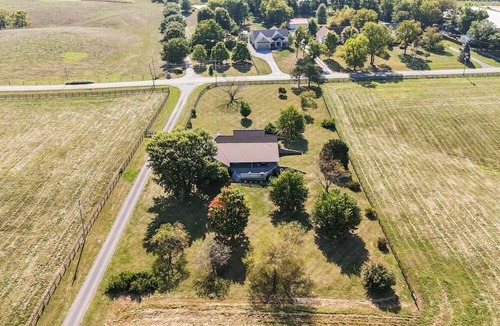 Paris House | This house is a 3 bedroom(s), 2.5 bathrooms, located in Paris, KY.