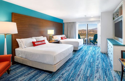 Pigeon Forge Hotel | Compass Hotel by Margaritaville
