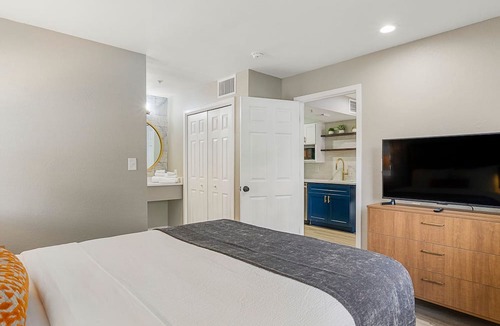 Garden Hills Apartment | Chic Condo Retreat in Central Buckhead Atlanta