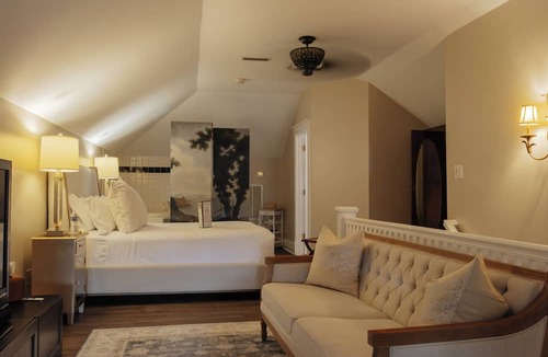 Newton Bed & Breakfast | The Trott House Inn