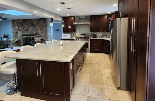 Dayton House | 6 Bedroom, Huge Yard Family Home for Entertainment in the heart of Centerville!