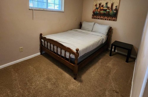 Dayton House | 6 Bedroom, Huge Yard Family Home for Entertainment in the heart of Centerville!