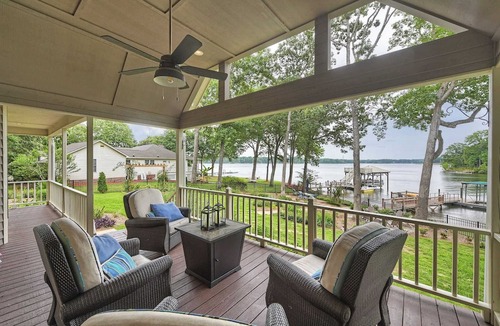 Lake Norman of Catawba Cottage | A Frame of Mind by Avantstay Lakefront Retreat Hot Tub + Game Room + Dock