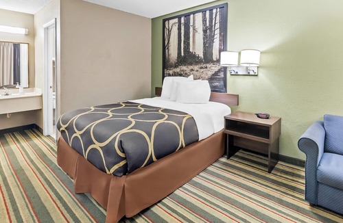 Forest Acres Hotel | Super 8 by Wyndham Columbia SC/Ft. Jackson