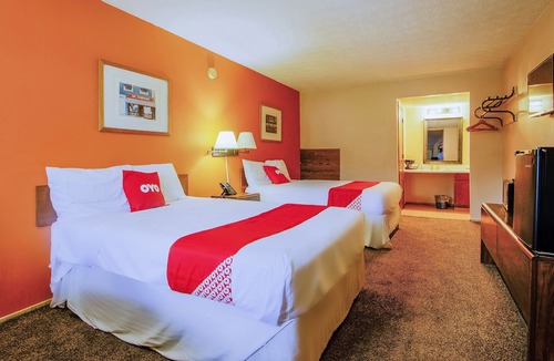 Chapmanville Hotel | OYO Hotel Chapmanville Inn, WV - Hwy 119