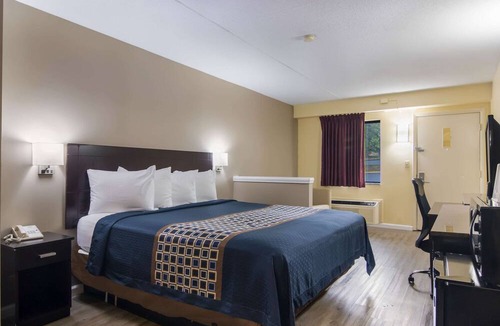 Monroeville Hotel | Rodeway Inn & Suites Monroeville - Pittsburgh