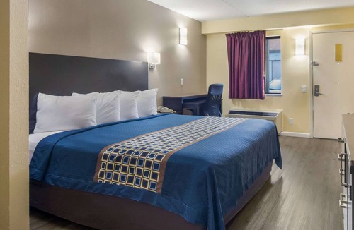 Monroeville Hotel | Rodeway Inn & Suites Monroeville - Pittsburgh