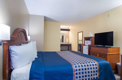 Monroeville Hotel | Rodeway Inn & Suites Monroeville - Pittsburgh