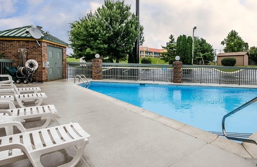 Franklin Hotel | Quality Inn Franklin South