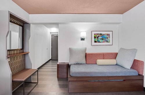 Roanoke Hotel | Holiday Inn Roanoke Airport – Conference CTR by IHG