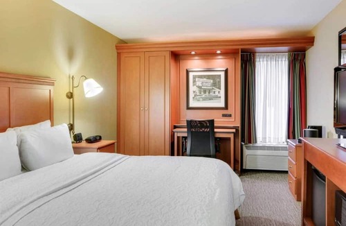 Moon Township Hotel | Pittsburgh Airport Inn and Suites