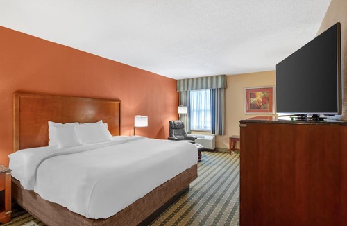 Roanoke Hotel | Best Western Plus Inn at Valley View